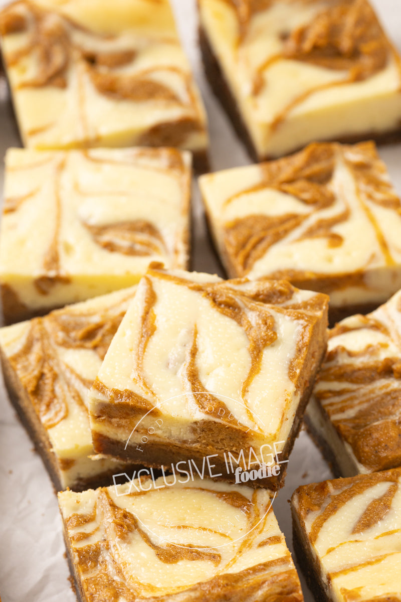 Pumpkin cheesecake bars recipe close up photography for food bloggers

