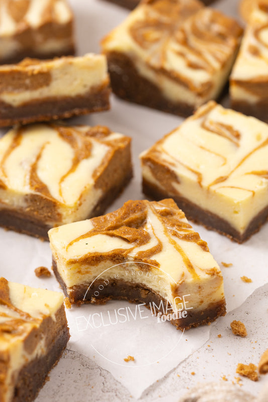 Pumpkin cheesecake bars recipe close up photography for food bloggers
